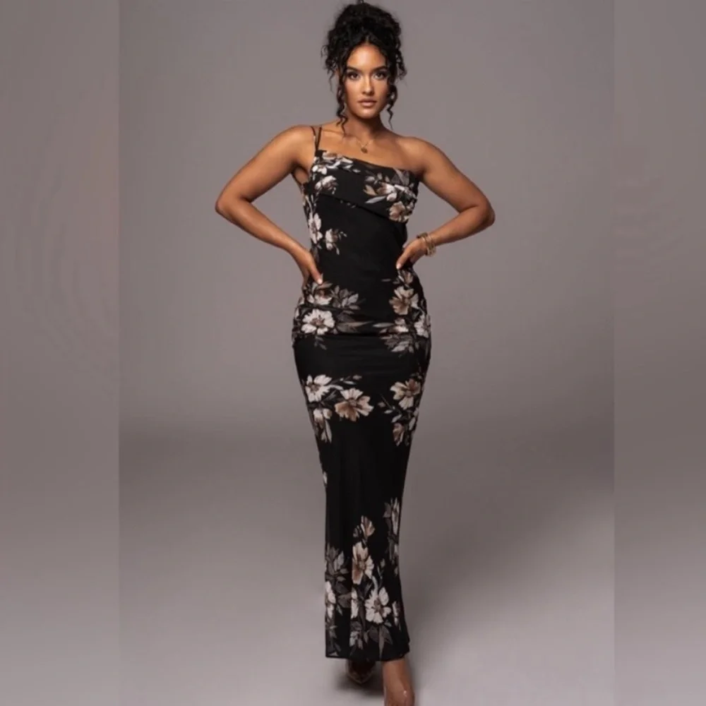 Dress - Picture 1 of 4